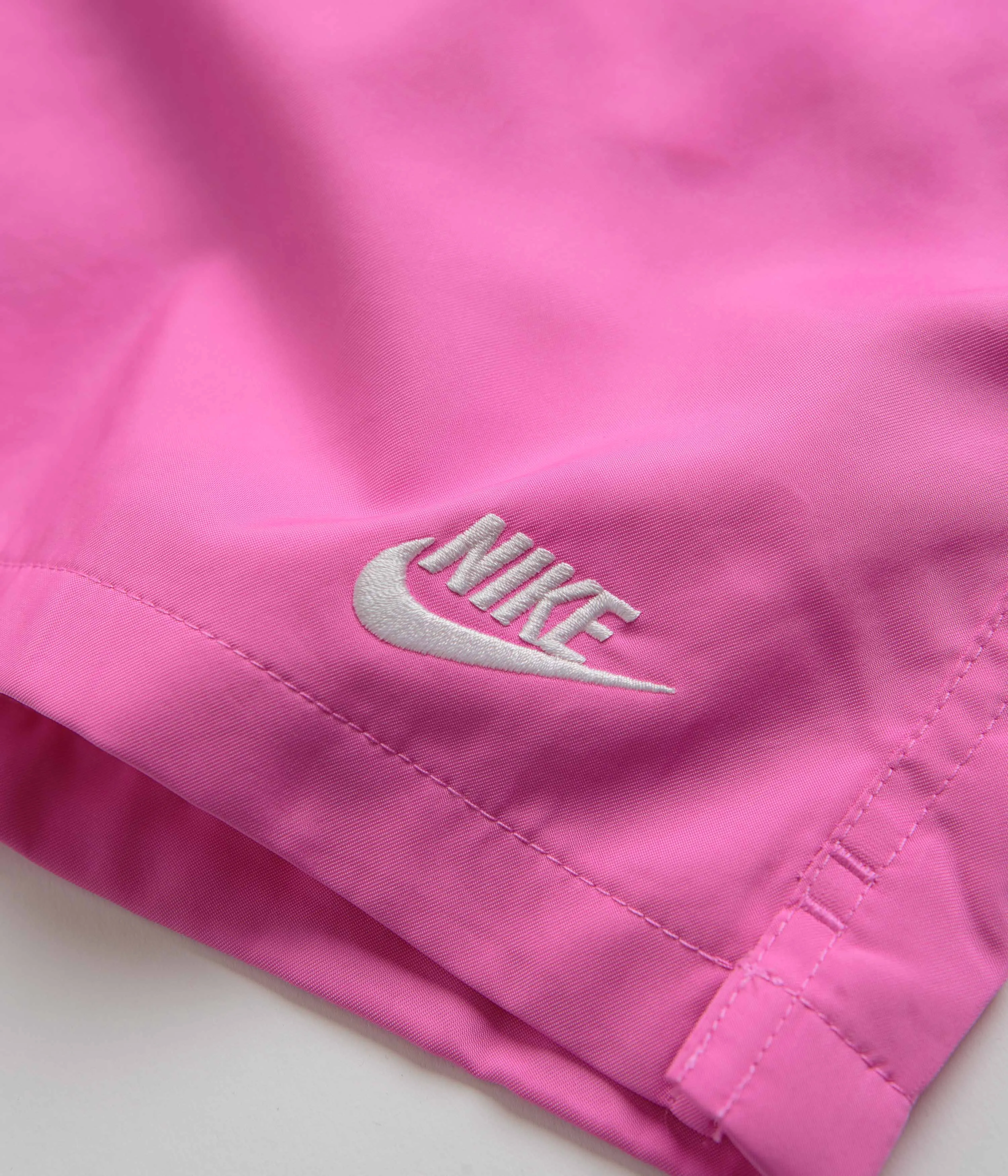 Nike Club Woven Flow Shorts - Playful Pink / White